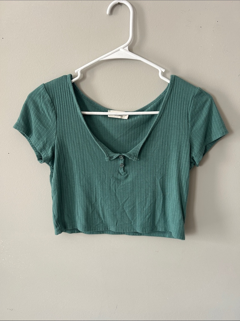 Ribbed Button V-Neck Crop Top in Teal/Green